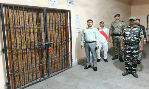 धनबाद जिला निर्वाचन पदाधिकारी ने किया ईवीएम वेयर हाउस का निरीक्षण