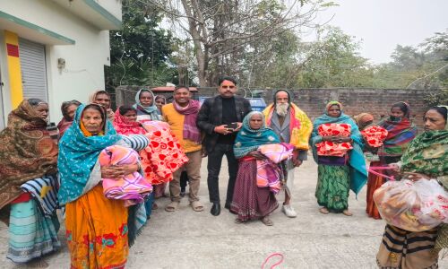 पितृ पुण्य स्मरण में मानव सेवा का अनूठा उदाहरण: मुखिया राजेश कुमार सिंह ने गरीबों में हजारों कंबल वितरित किए